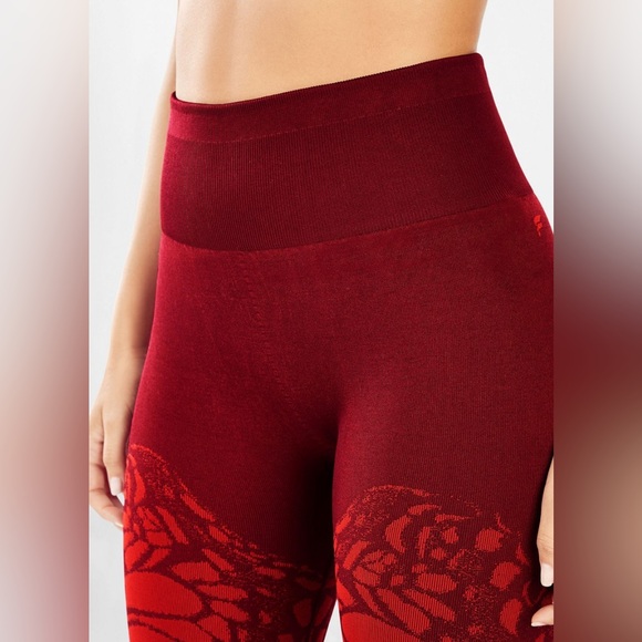 NWT Fabletics Seamless Butterfly 7/8 Leggings - Picture 2 of 10